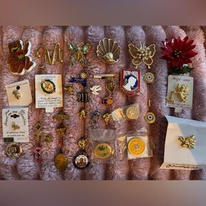 Lot of vintage pins